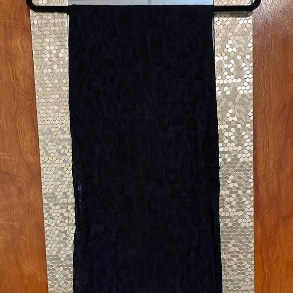 H & M scarf. - Picture 1 of 5